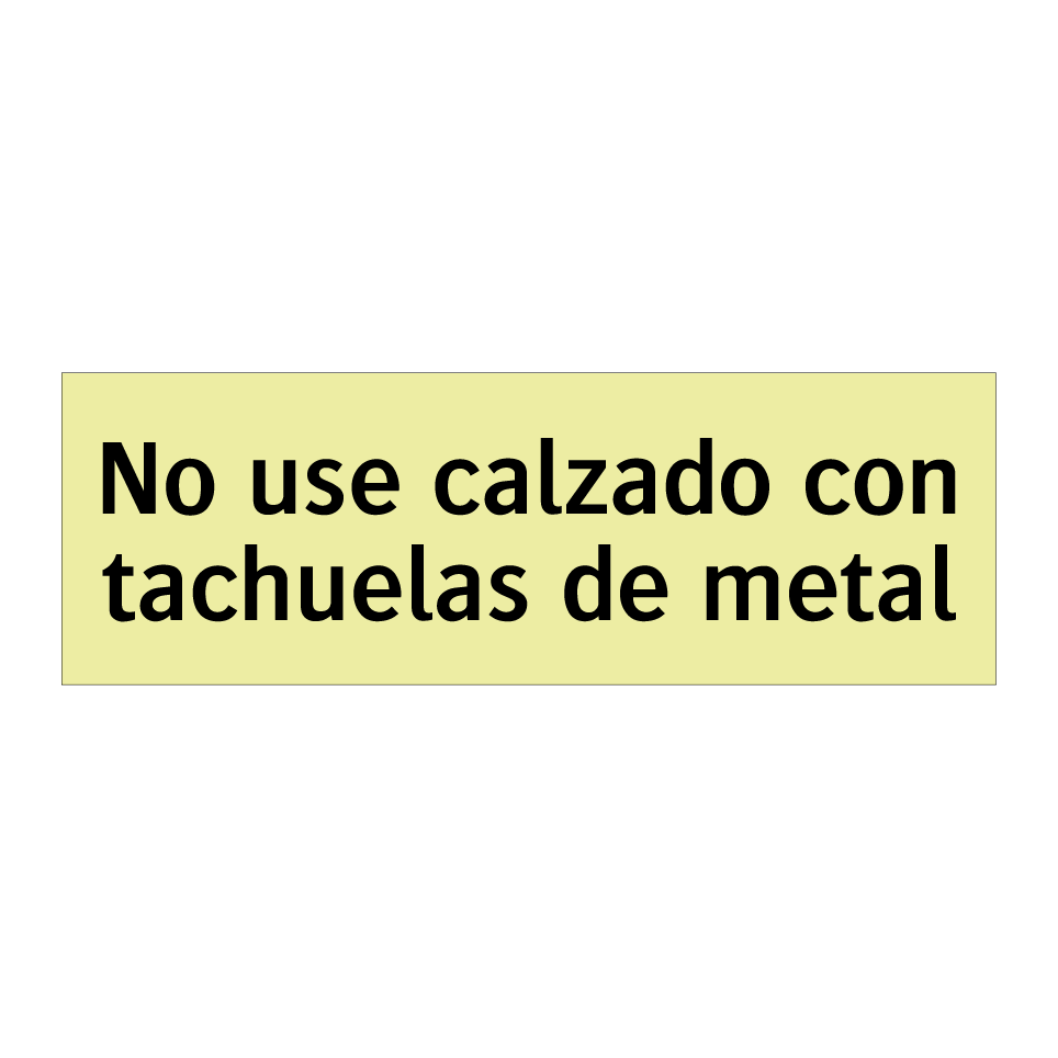 No use calzado con tachuelas de metal
