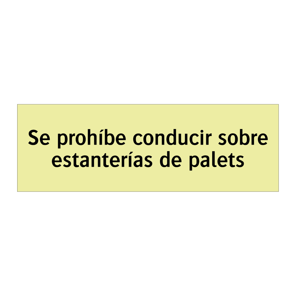 Se prohíbe conducir sobre estanterías de palets