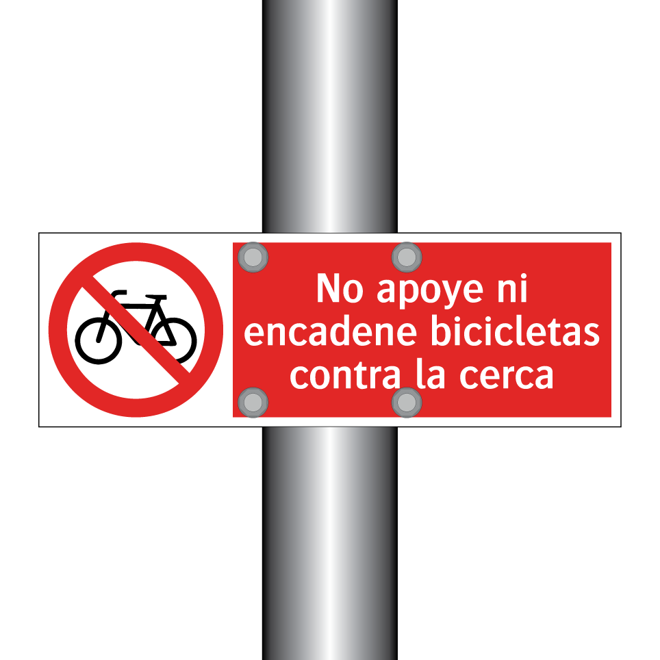 No apoye ni encadene bicicletas contra la cerca