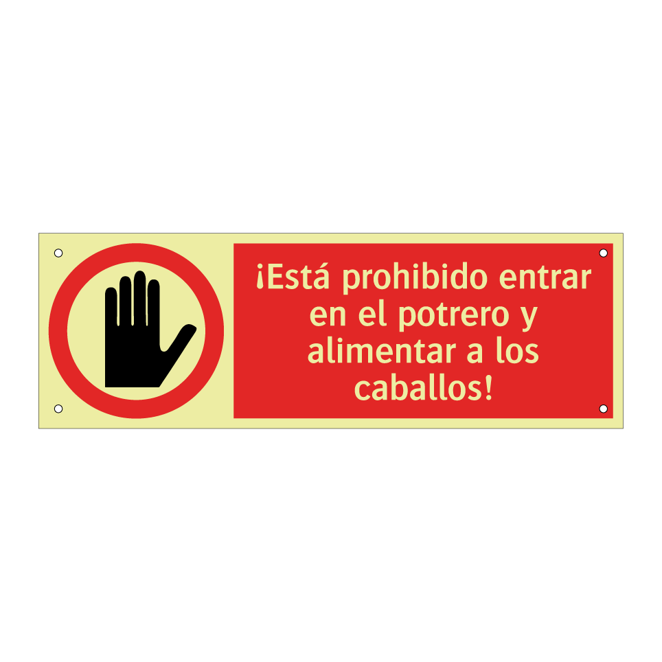 ¡Está prohibido entrar en el potrero y alimentar a los caballos!