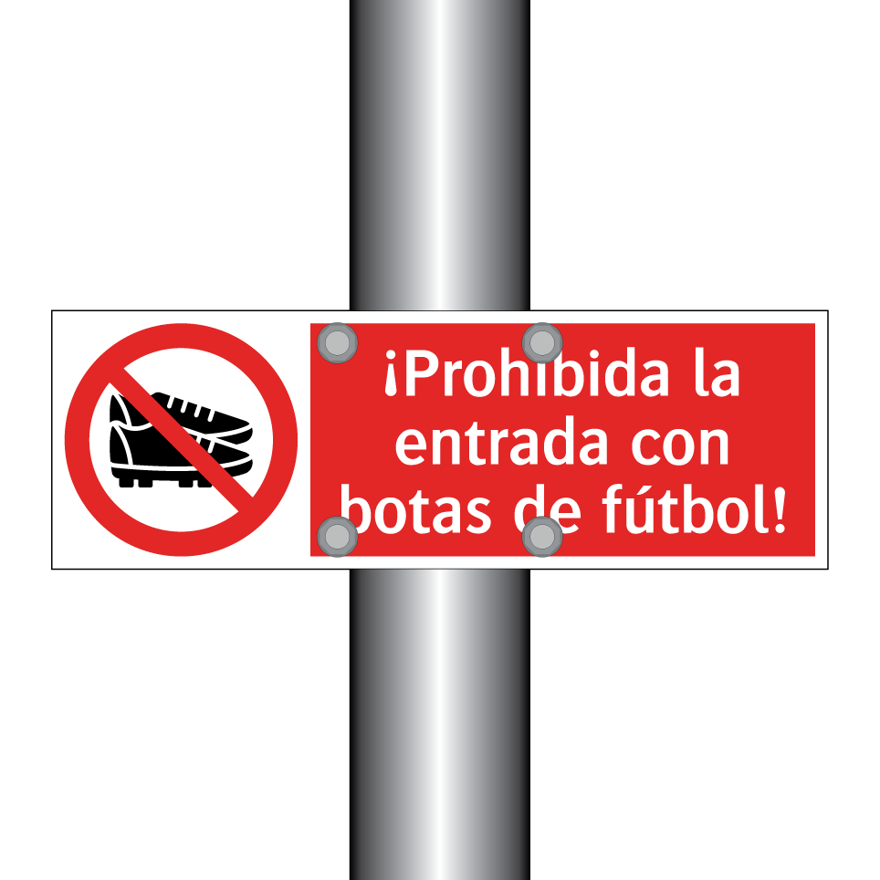 ¡Prohibida la entrada con botas de fútbol!