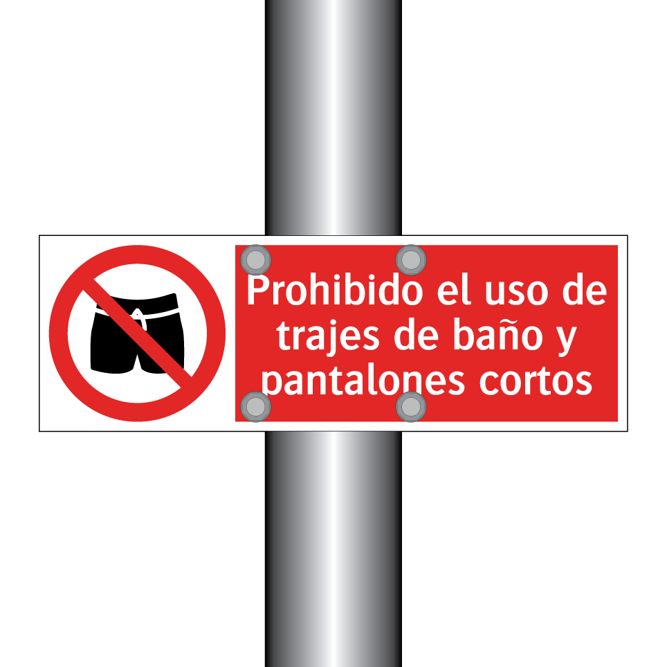 Prohibido el uso de trajes de baño y pantalones cortos
