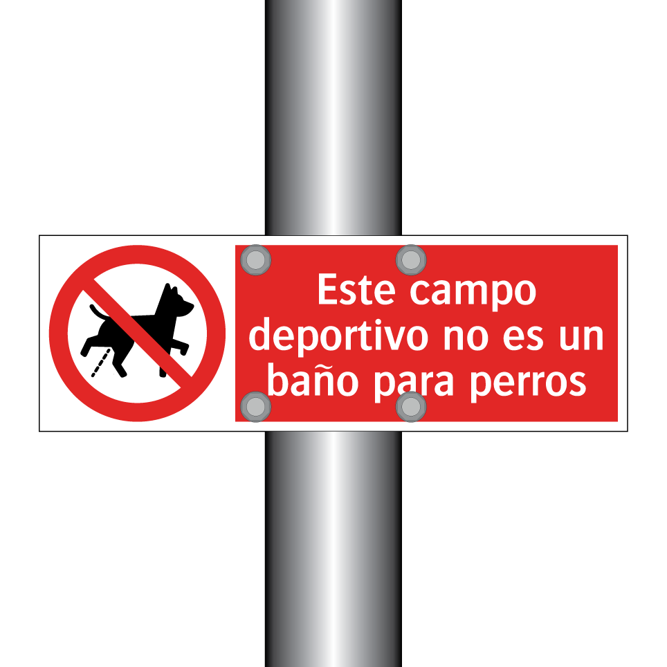 Este campo deportivo no es un baño para perros