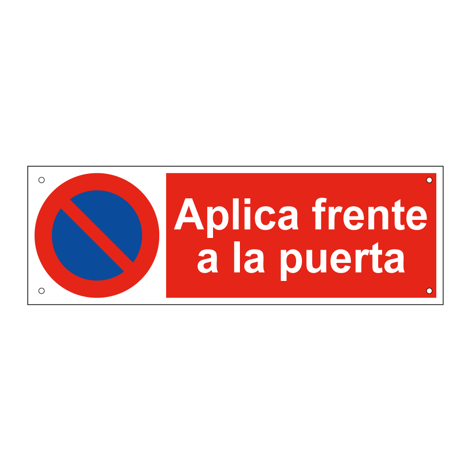 Aplica frente a la puerta