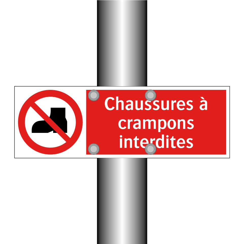 Chaussures à crampons interdites
